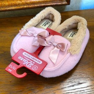 New toddler girls Dearfoams slippers. Size 11-12. Soft memory foam. Light pink.